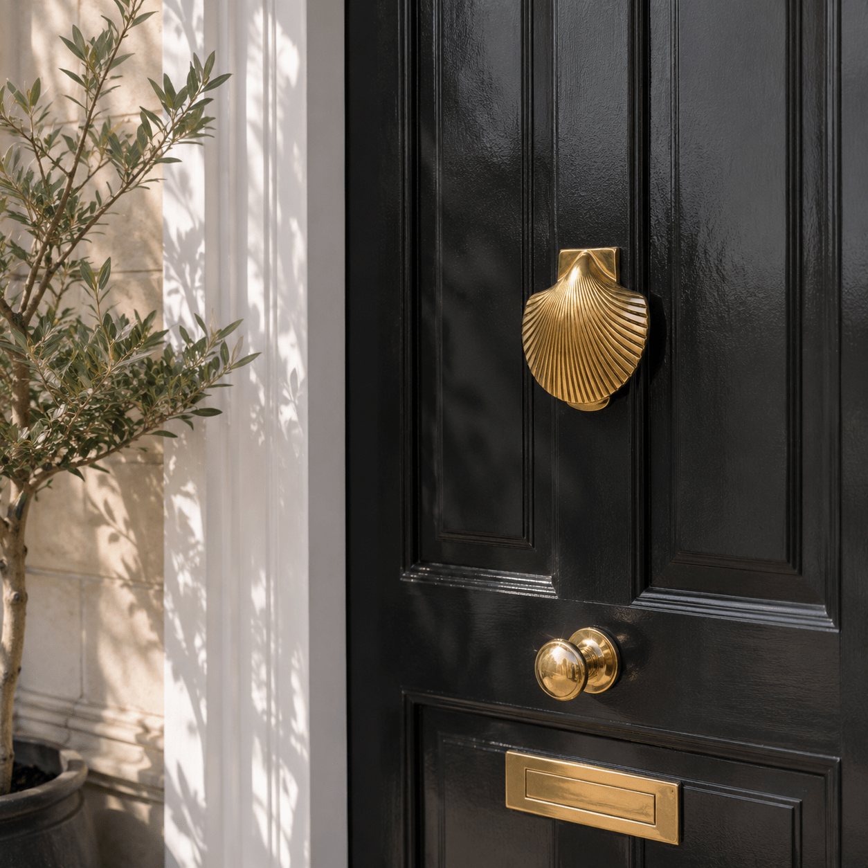 Scallop Brass Door Knocker - Shiny Brass - MY ISLAND COLLECTIVE