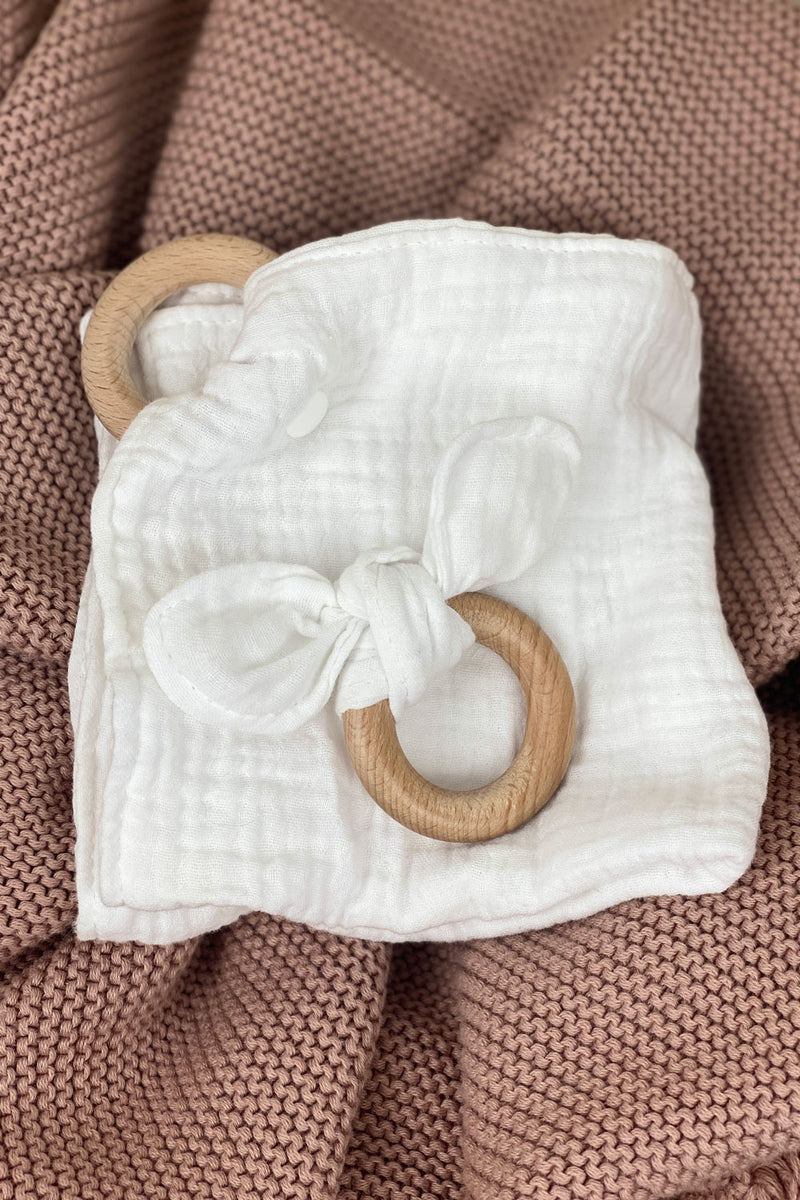 Set Baby Wooden Rattle + Cuddle Cloth